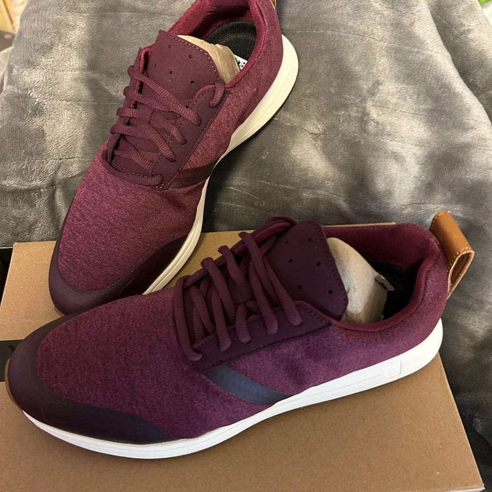Nice Pair of York Athletic New in the Box Men's Burgundy Sneakers, Sz 9 Wide